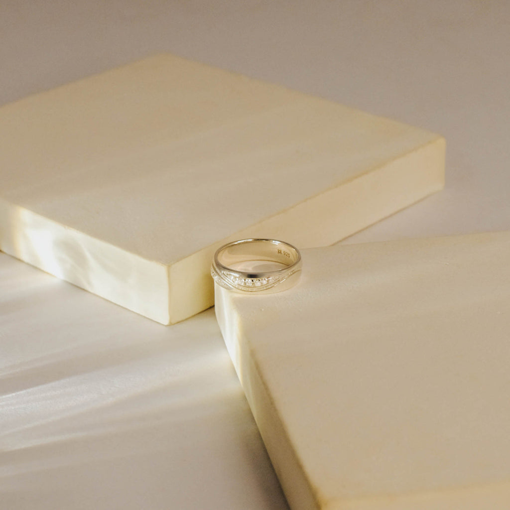 Cincin Couple Crossover Pave Perak 925 Koleksi Amoria