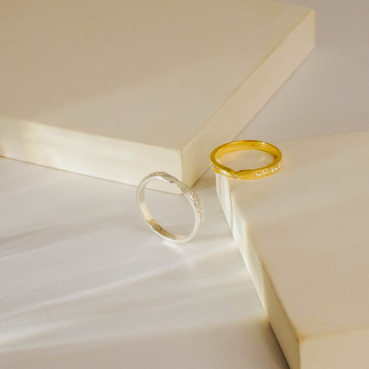 Cincin Couple Pave Band Perak 925 Koleksi Amoria