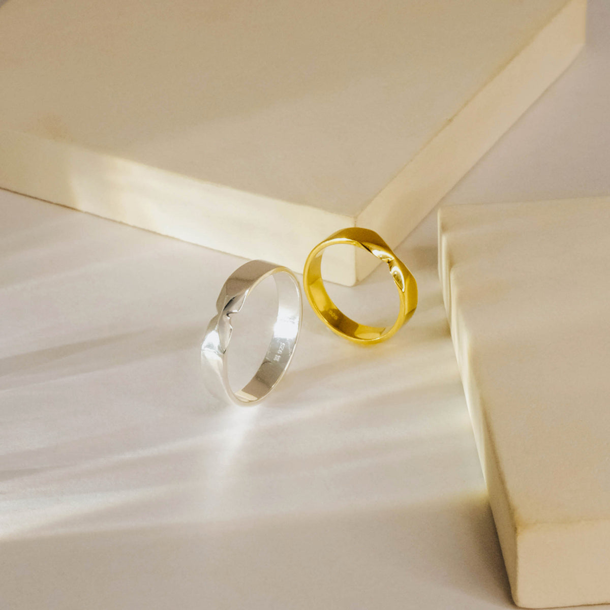Cincin Couple Wide Band Perak 925 Koleksi Amoria