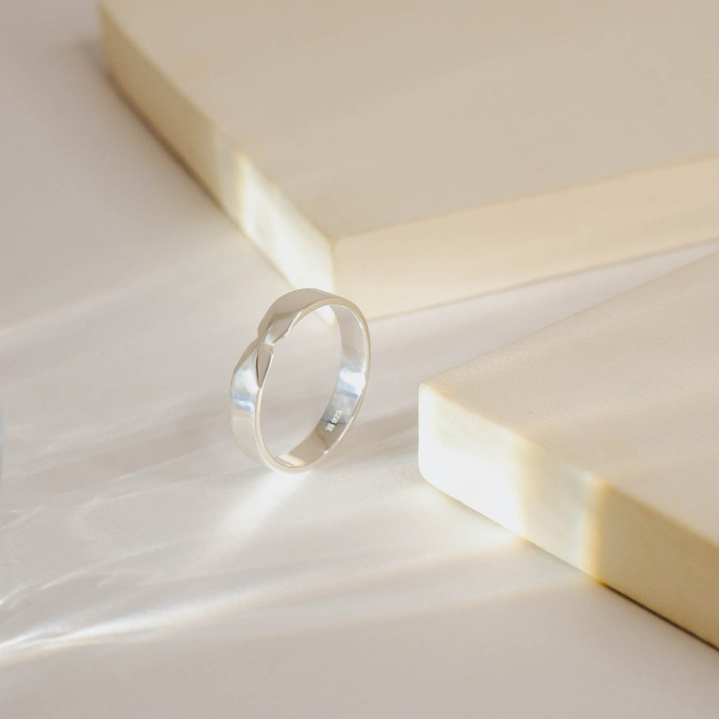 Cincin Couple Wide Band Perak 925 Koleksi Amoria