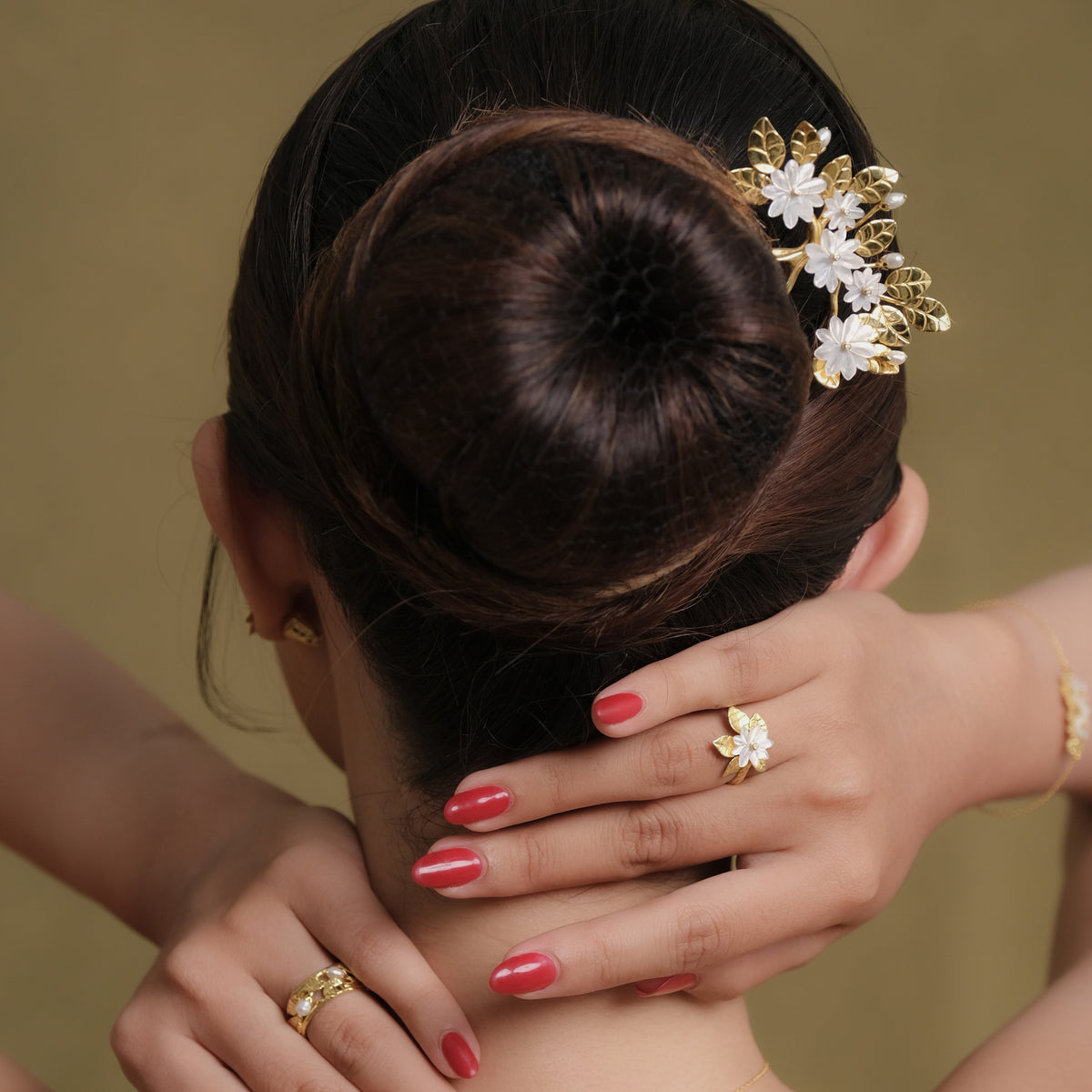 925 Sterling Silver Gold Plated Melati Pearl Collection Cocktail Ring