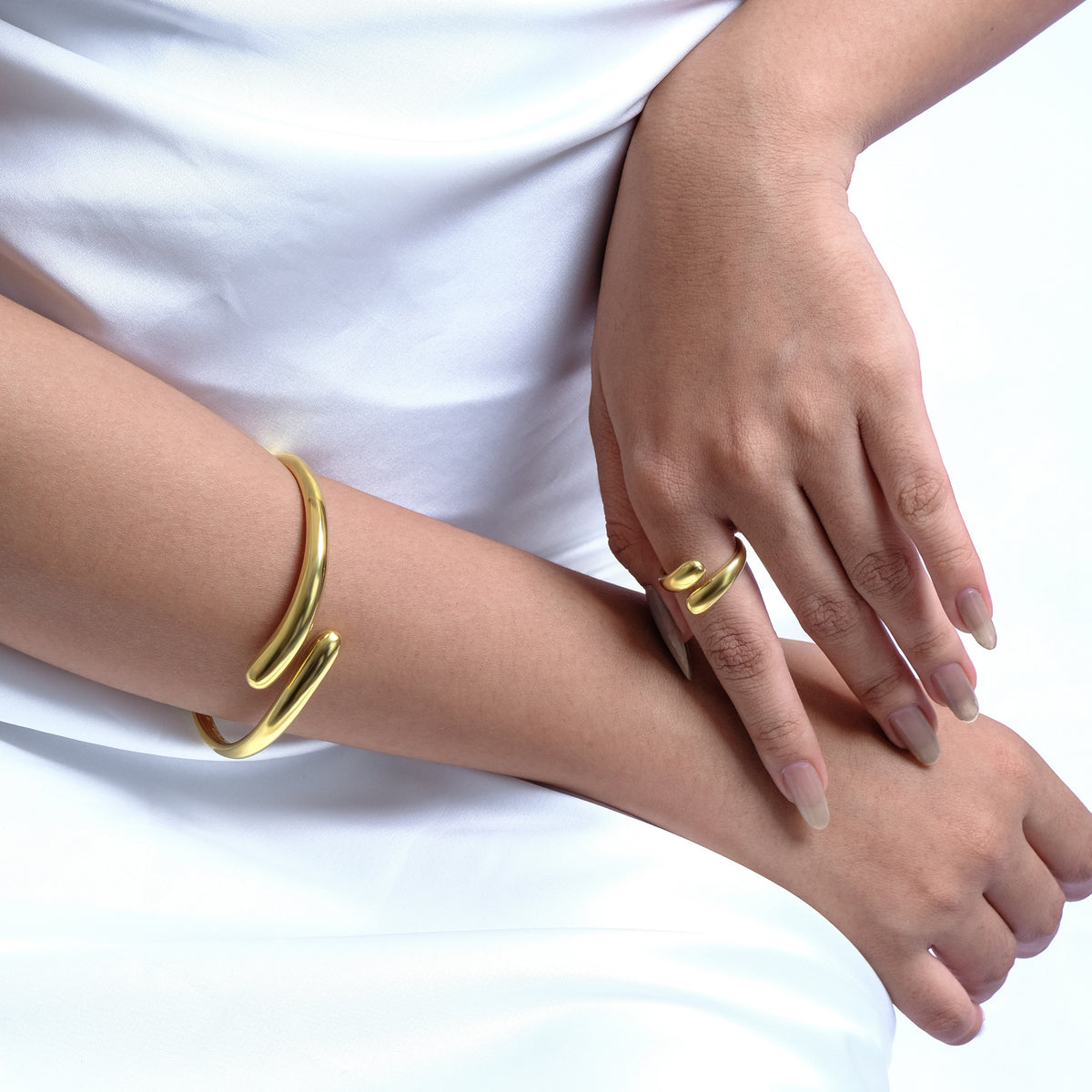 Gelang Bangle Koleksi Elara Drop Sterling Silver 925 Gold Plated