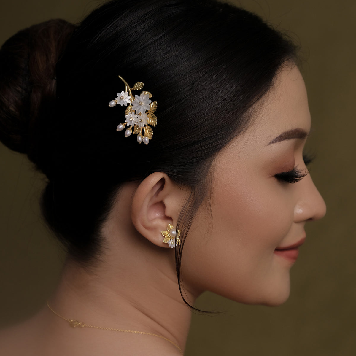 Medium Hairclip Pearl Jasmine Gold Plated Sterling Silver 925