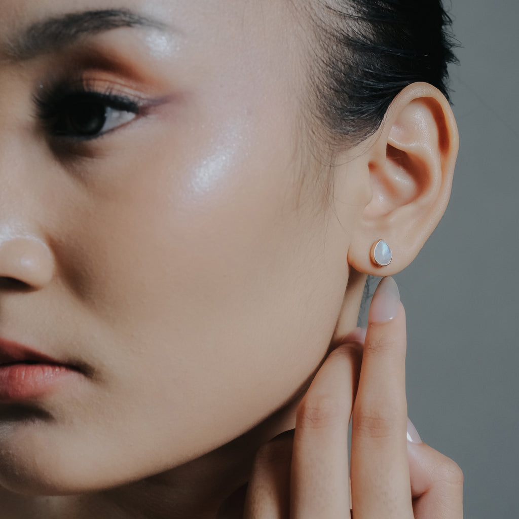 Anting Stud Teardrop Koleksi Serenity Perak 925