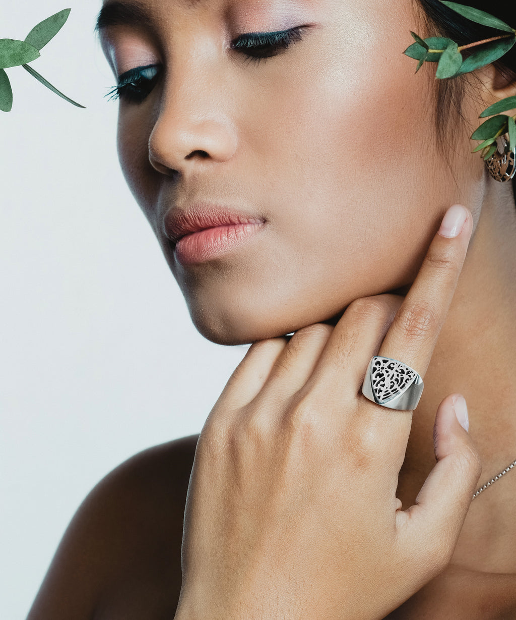 Bhinneka Collection 925 Silver Signet Ring