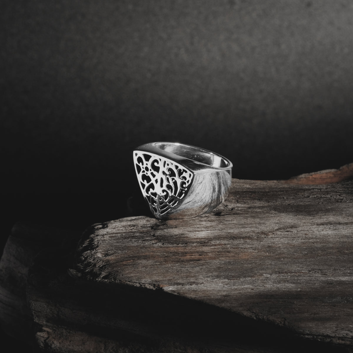 Bhinneka Collection 925 Silver Signet Ring