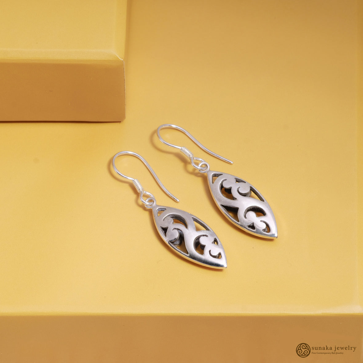 925 Sterling Silver Sawtooth Collection Pointed Dangle Earrings