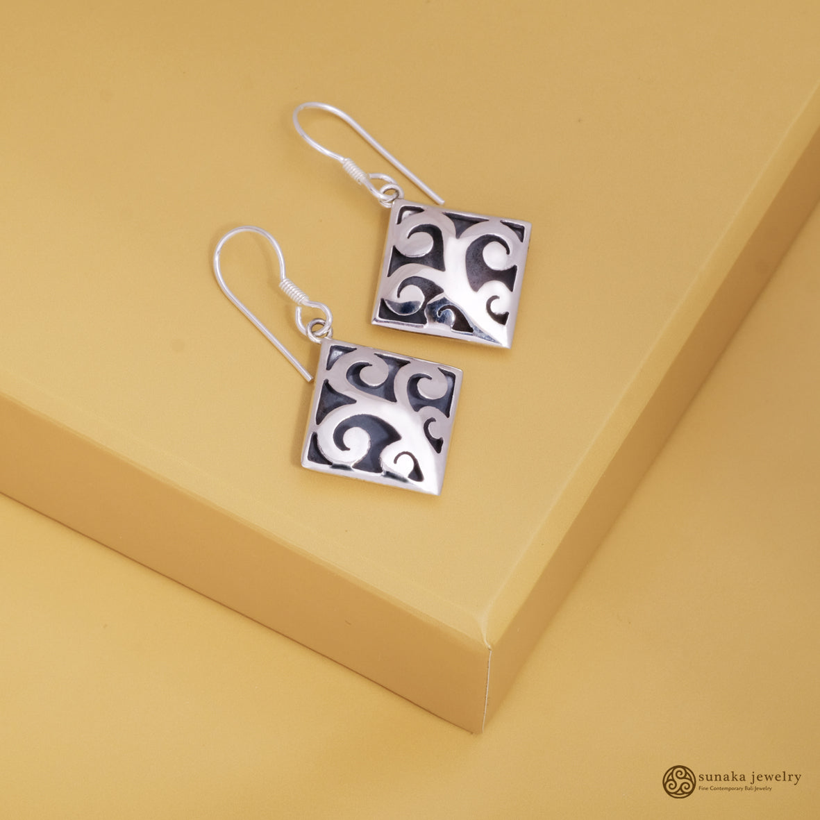 925 Sterling Silver Sawtooth Collection Plain Dangling Earrings