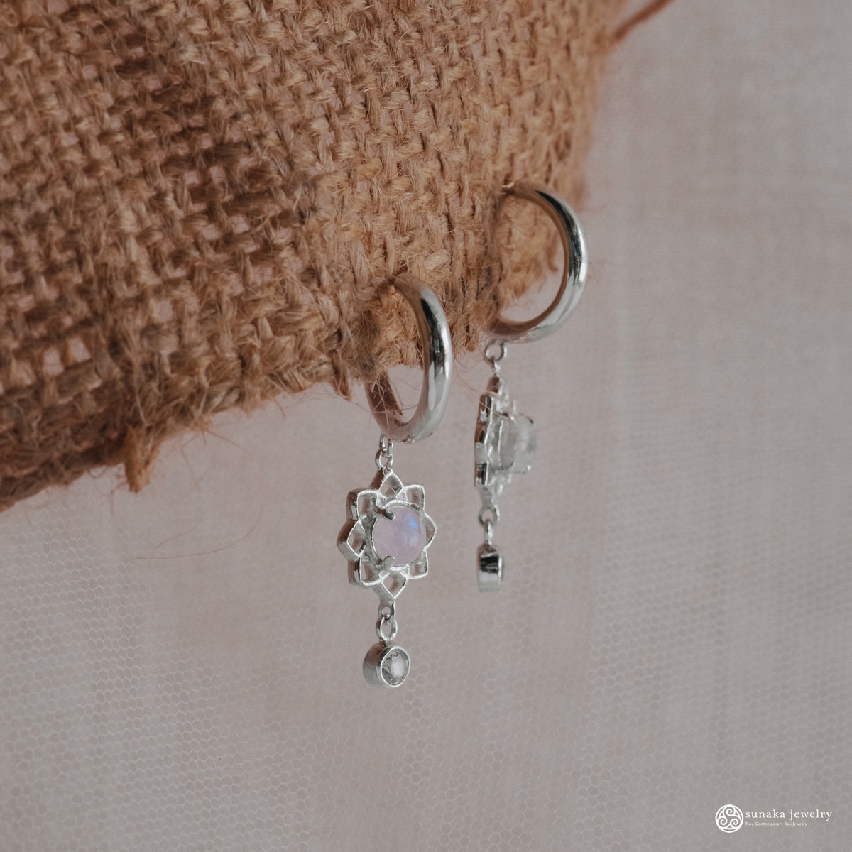 Anting Stud Perak Koleksi Moonstone Sterling Silver 925