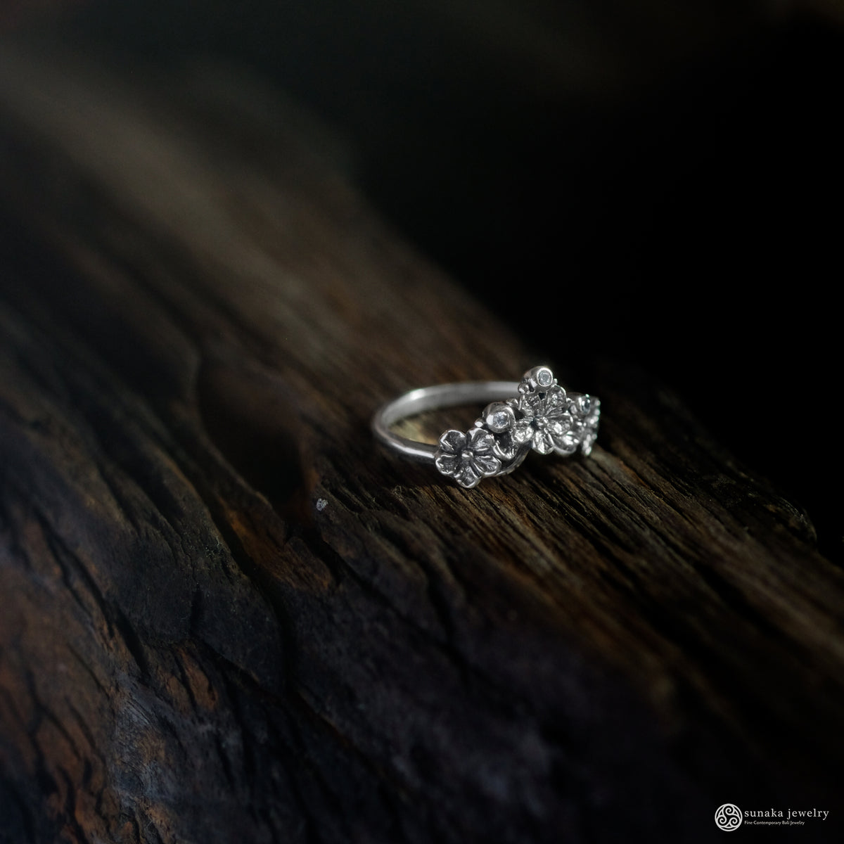 Small Flamboyant Sterling Silver 925 Ring