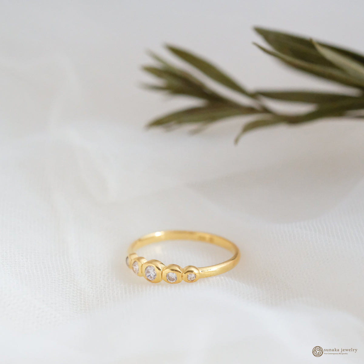 Cincin Perak 925 Koleksi Allure Permata White Zircon