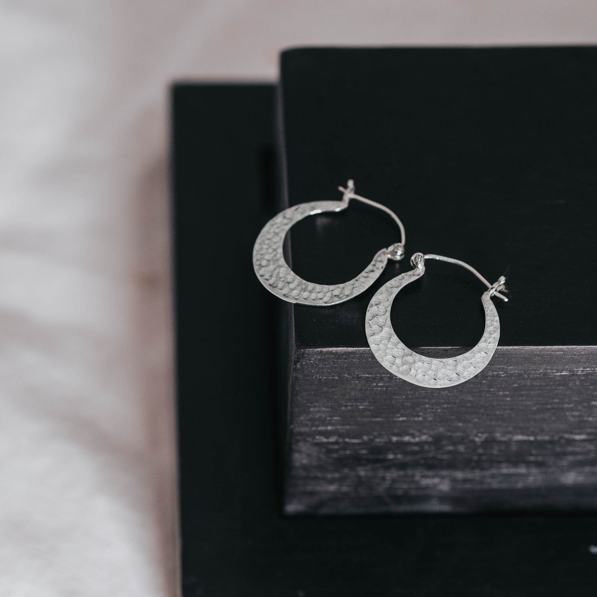 Anting Hoop Kecil Wanita Perak 925 Koleksi Getokan Sunaka Jewelry